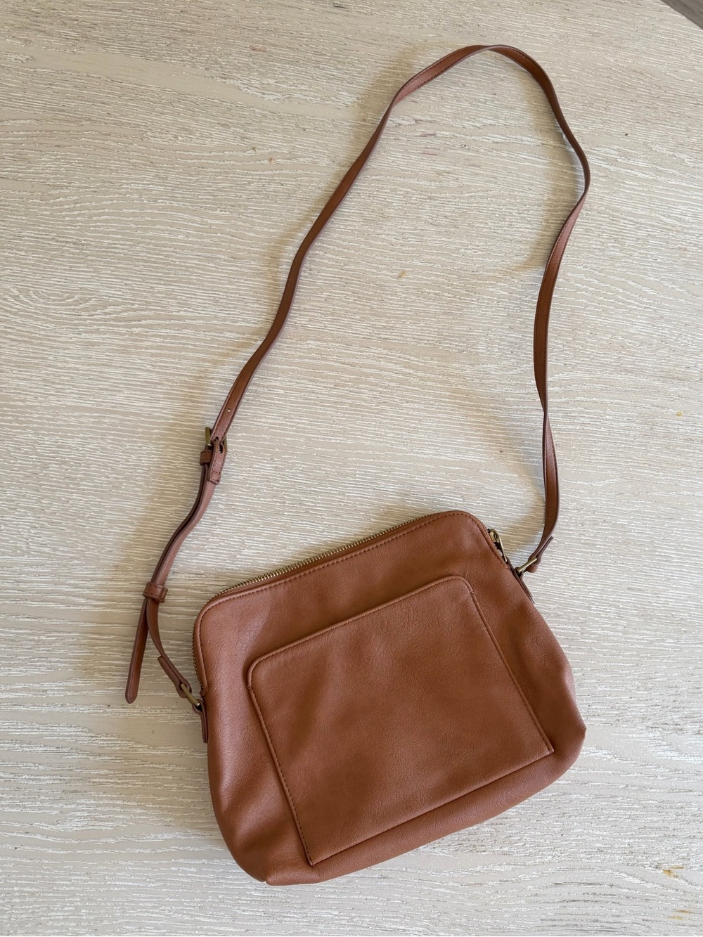 Universal Thread Goods & Co Adjustable shoulder strap Purse